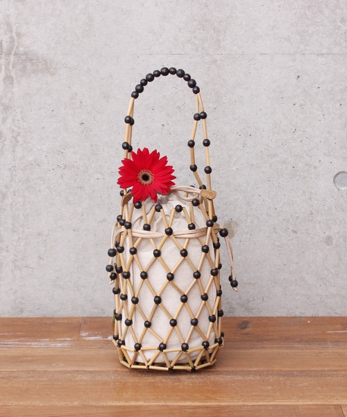 bulle de savon（ビュルデサボン）の「BAGMATI BBK20-SS25 ウッド巾着バッグ（かごバッグ・レディース・ブラック/アイボリー・FREE）」の2枚目の写真