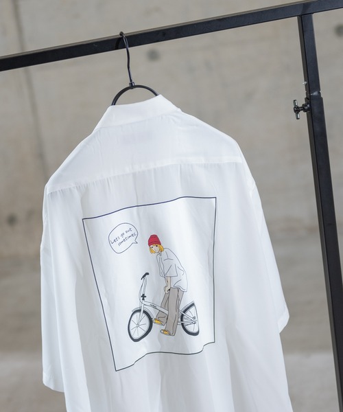 Limited Line Naive Magic（リミテッドラインナイーブマジック）の「【a】シルクタッチ ポリエステル バックプリント半袖シャツ（シャツ/ブラウス・メンズ・ベージュ系その他/ホワイト系その他/ホワイト/ベージュ/ブラック/マルチ/ブルー/ブルー系その他/ブラウン/ホワイト系その他3/ブルー系その他3/ベージュ系その他3/ブラック系その他2/その他1/ブラック系その他/ブラウン系その他2/ブルー系その他2/ベージュ系その他2/ホワイト系その他2/その他/ブルー系その他4/ホワイト系その他4/ブラック系その他3・LARGE/MEDIUM/X-LARGE）」の4枚目の写真