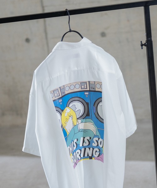 Limited Line Naive Magic（リミテッドラインナイーブマジック）の「【a】シルクタッチ ポリエステル バックプリント半袖シャツ（シャツ/ブラウス・メンズ・ベージュ系その他/ホワイト系その他/ホワイト/ベージュ/ブラック/マルチ/ブルー/ブルー系その他/ブラウン/ホワイト系その他3/ブルー系その他3/ベージュ系その他3/ブラック系その他2/その他1/ブラック系その他/ブラウン系その他2/ブルー系その他2/ベージュ系その他2/ホワイト系その他2/その他/ブルー系その他4/ホワイト系その他4/ブラック系その他3・LARGE/MEDIUM/X-LARGE）」の6枚目の写真