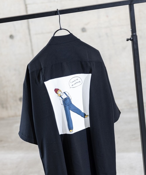 Limited Line Naive Magic（リミテッドラインナイーブマジック）の「【a】シルクタッチ ポリエステル バックプリント半袖シャツ（シャツ/ブラウス・メンズ・ベージュ系その他/ホワイト系その他/ホワイト/ベージュ/ブラック/マルチ/ブルー/ブルー系その他/ブラウン/ホワイト系その他3/ブルー系その他3/ベージュ系その他3/ブラック系その他2/その他1/ブラック系その他/ブラウン系その他2/ブルー系その他2/ベージュ系その他2/ホワイト系その他2/その他/ブルー系その他4/ホワイト系その他4/ブラック系その他3・LARGE/MEDIUM/X-LARGE）」の9枚目の写真