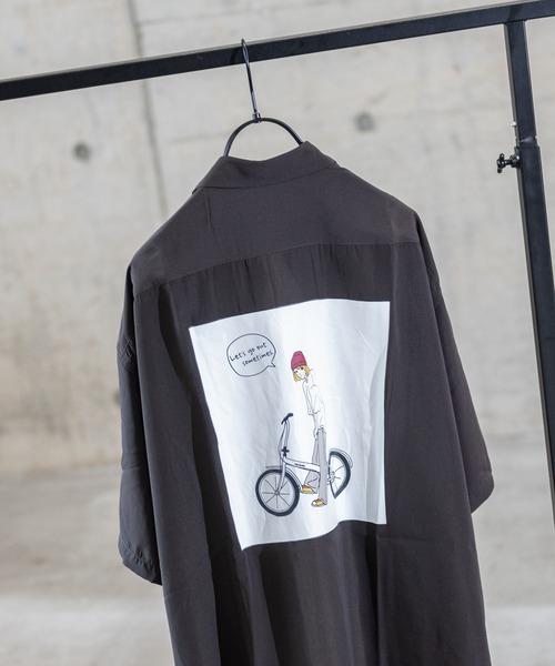 Limited Line Naive Magic（リミテッドラインナイーブマジック）の「【a】シルクタッチ ポリエステル バックプリント半袖シャツ（シャツ/ブラウス・メンズ・ベージュ系その他/ホワイト系その他/ホワイト/ベージュ/ブラック/マルチ/ブルー/ブルー系その他/ブラウン/ホワイト系その他3/ブルー系その他3/ベージュ系その他3/ブラック系その他2/その他1/ブラック系その他/ブラウン系その他2/ブルー系その他2/ベージュ系その他2/ホワイト系その他2/その他/ブルー系その他4/ホワイト系その他4/ブラック系その他3・LARGE/MEDIUM/X-LARGE）」の12枚目の写真