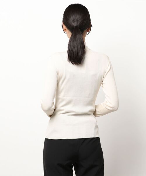 note et silence （ノートエシロンス）の「mayuca  タートルプルオーバー（ニット/セーター・レディース・ブラック/オフホワイト/ブルー/サックスブルー・FREE）」の6枚目の写真