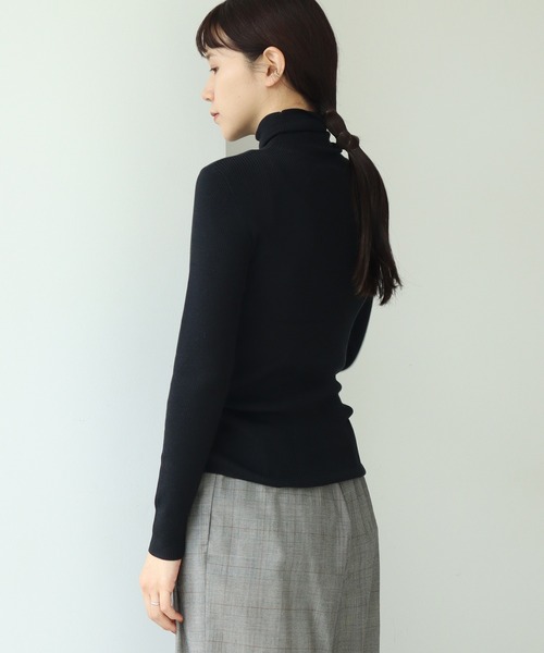 note et silence （ノートエシロンス）の「mayuca  タートルプルオーバー（ニット/セーター・レディース・ブラック/オフホワイト/ブルー/サックスブルー・FREE）」の13枚目の写真