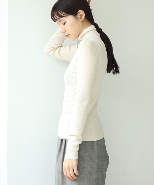 note et silence （ノートエシロンス）の「mayuca  タートルプルオーバー（ニット/セーター・レディース・ブラック/オフホワイト/ブルー/サックスブルー・FREE）」の18枚目の写真