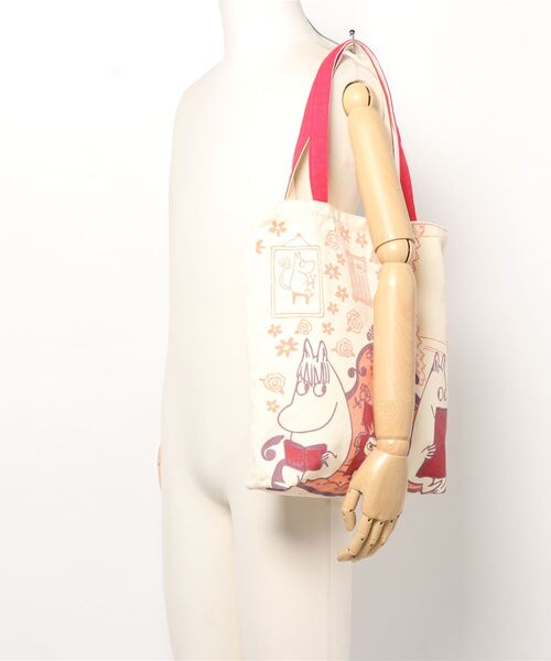 グッディトートバッグ Moomin Moomin 花畑 ソファ トートバッグ Moomin ムーミン のファッション