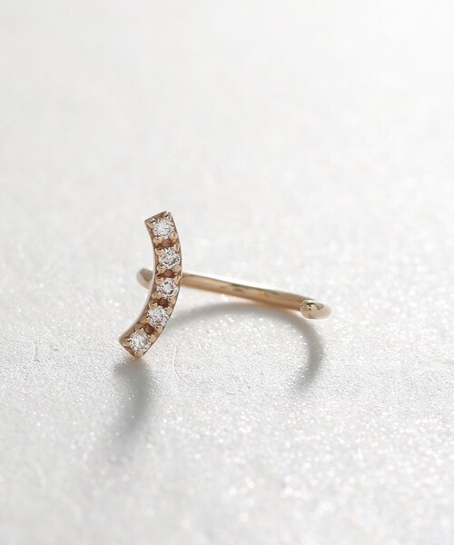 COCOSHNIK(ココシュニック)の「K10ダイヤモンド アーチ ポストフープピアス(ピアス(両耳用)・レディース・アイボリー系・00)」の3枚目の写真