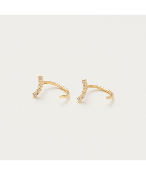 COCOSHNIK(ココシュニック)の「K10ダイヤモンド アーチ ポストフープピアス(ピアス(両耳用)・レディース・アイボリー系・00)」の5枚目の写真