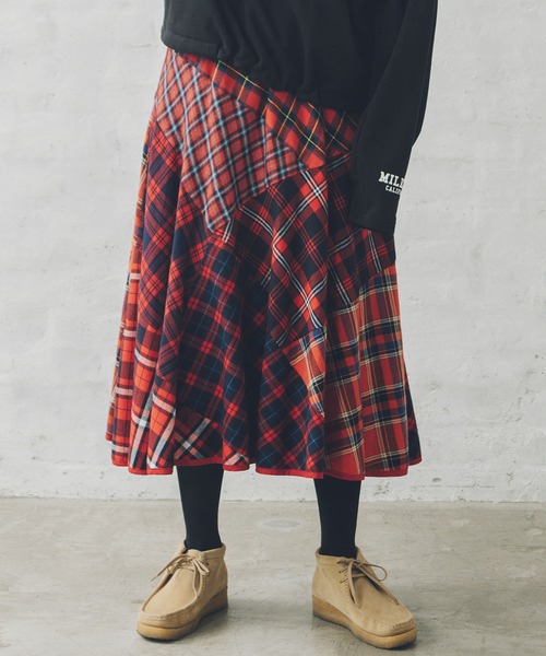 MILKFED. パッチワーク　赤チェックスカート MILKFED.（ミルクフェド）の「PLAID PATCHWORK SKIRT（スカート