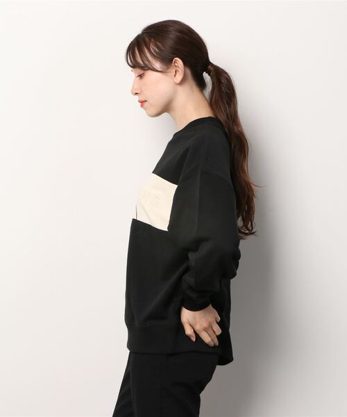 Calvin Klein Jeans（カルヴァンクラインジーンズ）の「アーバン エクスプレッション モノグラム ブロックロゴ スウェット シャツ（スウェット・レディース・ブラック系その他・S/M/L/XS）」の4枚目の写真