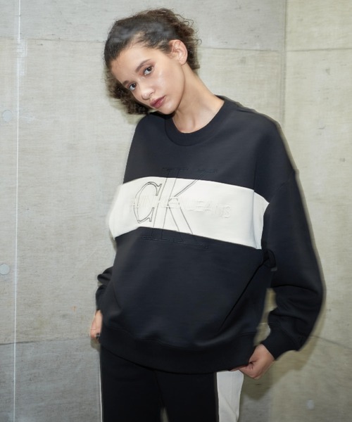 Calvin Klein Jeans（カルヴァンクラインジーンズ）の「アーバン エクスプレッション モノグラム ブロックロゴ スウェット シャツ（スウェット・レディース・ブラック系その他・S/M/L/XS）」の11枚目の写真