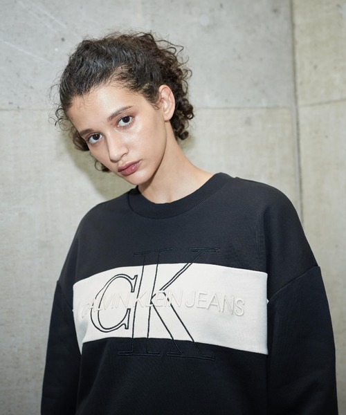 Calvin Klein Jeans（カルヴァンクラインジーンズ）の「アーバン エクスプレッション モノグラム ブロックロゴ スウェット シャツ（スウェット・レディース・ブラック系その他・S/M/L/XS）」の12枚目の写真