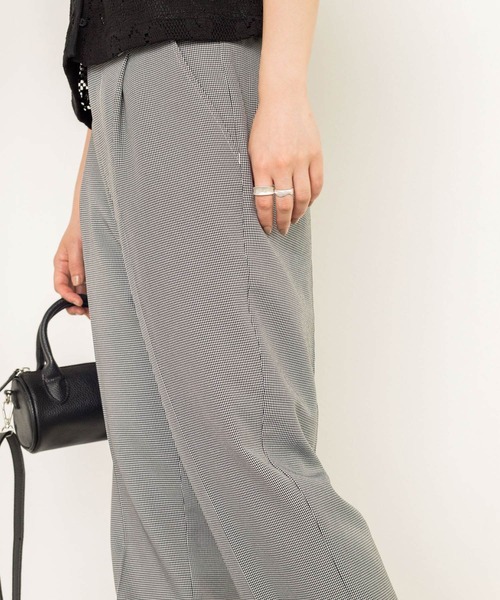 w closet(ダブルクローゼット)の「ミニ千鳥センタープレスパンツ(スラックス・レディース・カーキ/パープル/オフホワイト・FREE)」の20枚目の写真