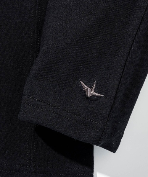 1PIU1UGUALE3  RELAX （ウノピゥウノウグァーレトレ リラックス）の「1PIU1UGUALE3 RELAX(ウノピゥウノウグァーレトレ)ラインストーンロゴ スマートシルエット 長袖Tシャツ（Tシャツ/カットソー・メンズ・ホワイト/ブラック/ブラック×ブラック・S/M/L/XL/XXL）」の8枚目の写真