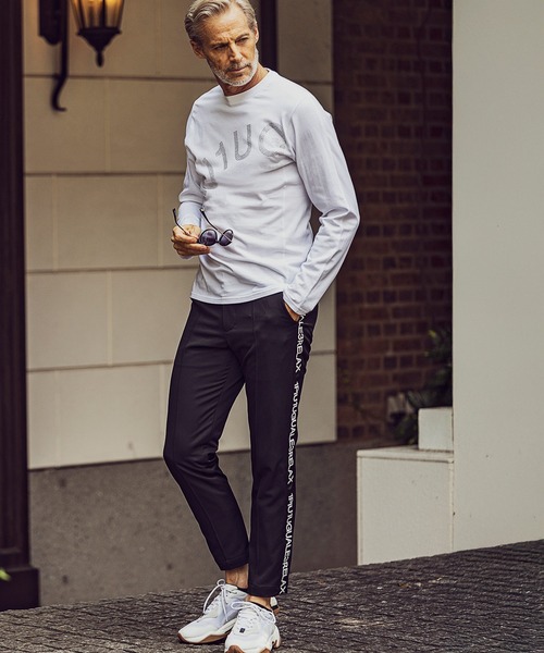 1PIU1UGUALE3  RELAX （ウノピゥウノウグァーレトレ リラックス）の「1PIU1UGUALE3 RELAX(ウノピゥウノウグァーレトレ)ラインストーンロゴ スマートシルエット 長袖Tシャツ（Tシャツ/カットソー・メンズ・ホワイト/ブラック/ブラック×ブラック・S/M/L/XL/XXL）」の6枚目の写真