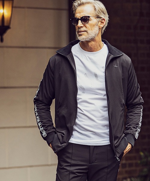 1PIU1UGUALE3  RELAX （ウノピゥウノウグァーレトレ リラックス）の「1PIU1UGUALE3 RELAX(ウノピゥウノウグァーレトレ)ラインストーンロゴ スマートシルエット 長袖Tシャツ（Tシャツ/カットソー・メンズ・ホワイト/ブラック/ブラック×ブラック・S/M/L/XL/XXL）」の16枚目の写真