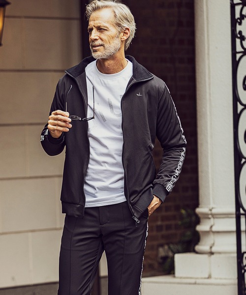 1PIU1UGUALE3  RELAX （ウノピゥウノウグァーレトレ リラックス）の「1PIU1UGUALE3 RELAX(ウノピゥウノウグァーレトレ)ラインストーンロゴ スマートシルエット 長袖Tシャツ（Tシャツ/カットソー・メンズ・ホワイト/ブラック/ブラック×ブラック・S/M/L/XL/XXL）」の17枚目の写真