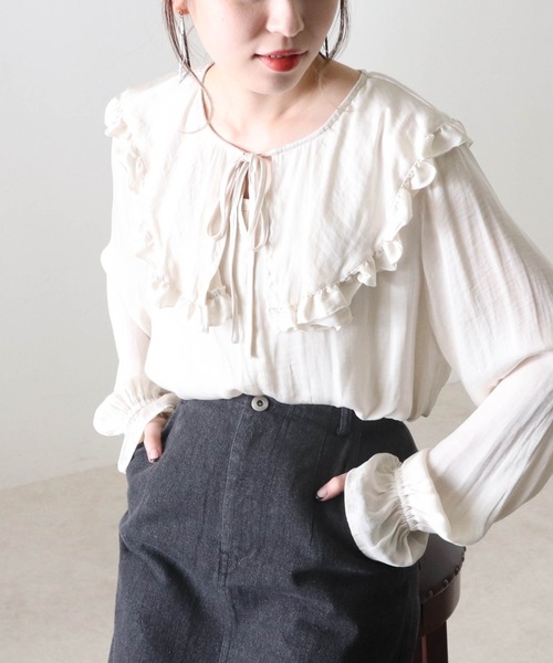 Cheek(チーク)の「フリルカラーブラウス(シャツ/ブラウス・レディース・アイボリー/ブラック・MEDIUM)」の2枚目の写真
