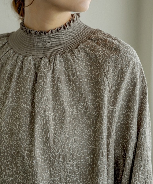 PUAL CE CIN（ピュアルセシン）の「綿花刺繍ハイネックブラウス（シャツ/ブラウス・レディース・ブラック/ベージュ・FREE）」の8枚目の写真