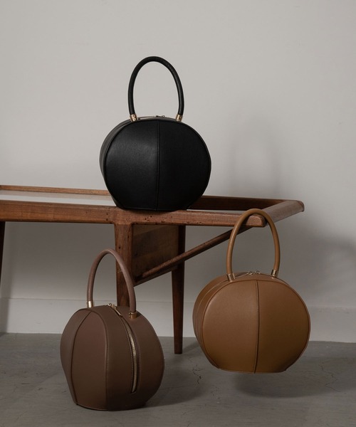 Amiur(エミレ)の「circle hand bag(ハンドバッグ・レディース・ブラック/ブラウン/イエロー系・FREE)」の8枚目の写真