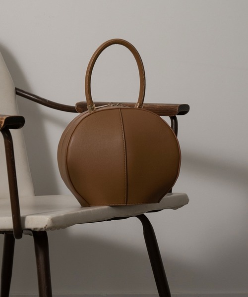 Amiur(エミレ)の「circle hand bag(ハンドバッグ・レディース・ブラック/ブラウン/イエロー系・FREE)」の5枚目の写真