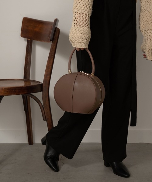 Amiur(エミレ)の「circle hand bag(ハンドバッグ・レディース・ブラック/ブラウン/イエロー系・FREE)」の10枚目の写真