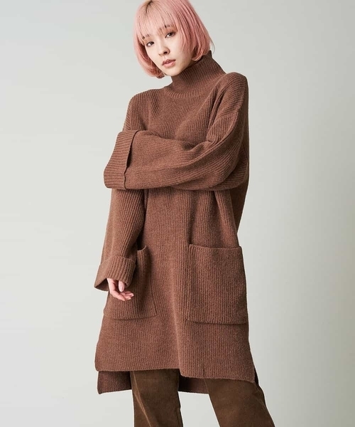 A de a.v.v（アードアー・ヴェ・ヴェ）の「マフラー付き前ポケットチュニックニット（ニット/セーター・レディース・モカ/アイボリー/ブラック・39）」の3枚目の写真