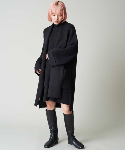 A de a.v.v（アードアー・ヴェ・ヴェ）の「マフラー付き前ポケットチュニックニット（ニット/セーター・レディース・モカ/アイボリー/ブラック・39）」の16枚目の写真