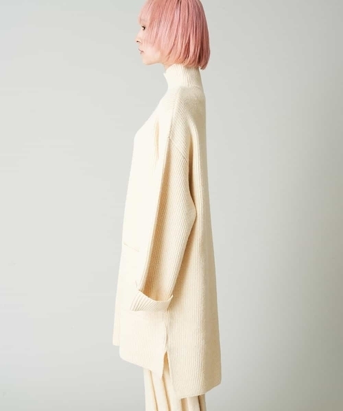 A de a.v.v（アードアー・ヴェ・ヴェ）の「マフラー付き前ポケットチュニックニット（ニット/セーター・レディース・モカ/アイボリー/ブラック・39）」の15枚目の写真