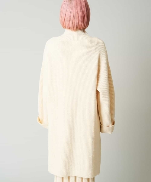 A de a.v.v（アードアー・ヴェ・ヴェ）の「マフラー付き前ポケットチュニックニット（ニット/セーター・レディース・モカ/アイボリー/ブラック・39）」の21枚目の写真