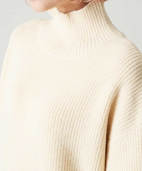 A de a.v.v（アードアー・ヴェ・ヴェ）の「マフラー付き前ポケットチュニックニット（ニット/セーター・レディース・モカ/アイボリー/ブラック・39）」の17枚目の写真