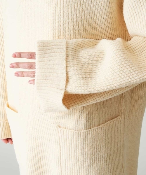 A de a.v.v（アードアー・ヴェ・ヴェ）の「マフラー付き前ポケットチュニックニット（ニット/セーター・レディース・モカ/アイボリー/ブラック・39）」の13枚目の写真