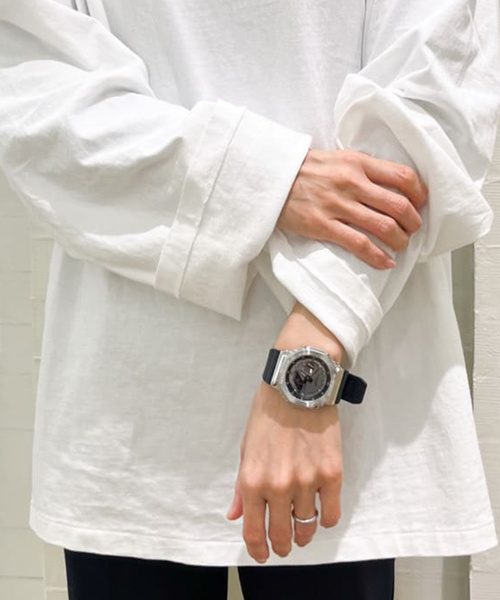 G-SHOCK（ジーショック）の「【Gshock/ジーショック】GM-2100-1AJF【 ウォッチ 】（アナログ腕時計・レディース・シルバー・FREE）」の3枚目の写真