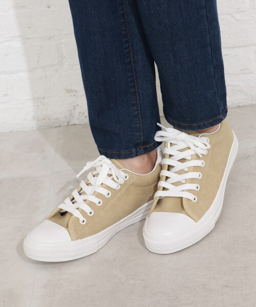 SHOO・LA・RUE（シューラルー）の「◆フェイクレザーキャップスニーカー（スニーカー・レディース・オフホワイト/ライトベージュ/ライトグレー・45/25/35/50）」の8枚目の写真