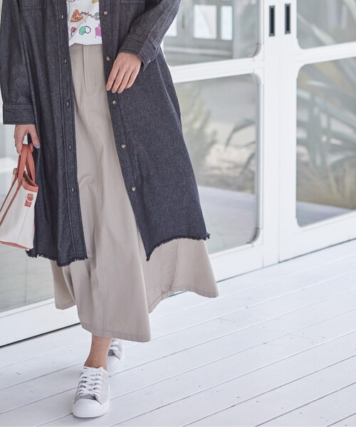 SHOO・LA・RUE（シューラルー）の「◆フェイクレザーキャップスニーカー（スニーカー・レディース・オフホワイト/ライトベージュ/ライトグレー・45/25/35/50）」の14枚目の写真