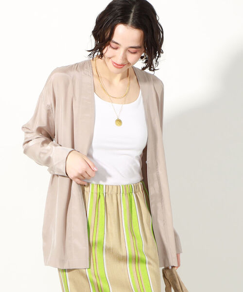 NOLLEY’S(ノーリーズ)の「◇【WEB限定】Vネックシャツジャケット(ブルゾン・レディース・ブラック/ベージュ/キナリ・FREE)」の3枚目の写真