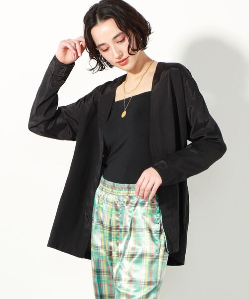 NOLLEY’S(ノーリーズ)の「◇【WEB限定】Vネックシャツジャケット(ブルゾン・レディース・ブラック/ベージュ/キナリ・FREE)」の2枚目の写真