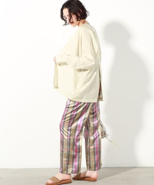 NOLLEY’S(ノーリーズ)の「◇【WEB限定】Vネックシャツジャケット(ブルゾン・レディース・ブラック/ベージュ/キナリ・FREE)」の5枚目の写真