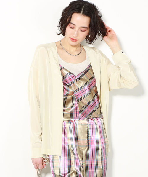 NOLLEY’S(ノーリーズ)の「◇【WEB限定】Vネックシャツジャケット(ブルゾン・レディース・ブラック/ベージュ/キナリ・FREE)」の6枚目の写真