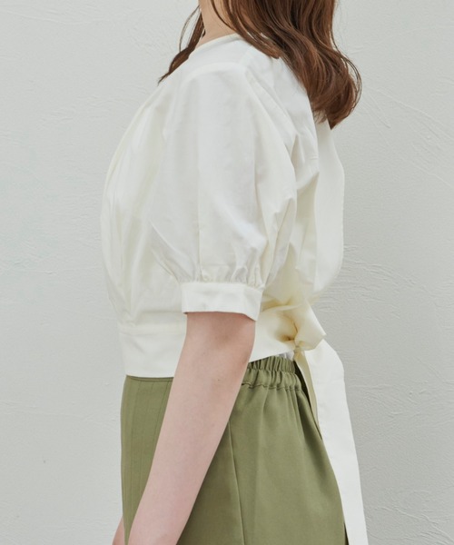 NEUNA(ヌナ)の「【ぽわっとシルエットとリボンの落ち感。】バックオープンリボンブラウス(シャツ/ブラウス・レディース・ホワイト/チャコールグレー/グリーン・FREE)」の8枚目の写真