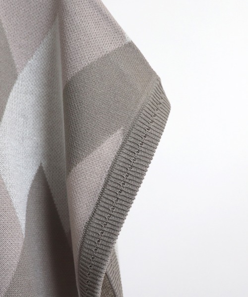 Confirm(コンファーム)の「ヴィンテージライク レトロジャガードストライプ柄 3Dニット / アーガイル ビッグシルエット ニットベスト【Confirm】(ベスト・メンズ・ダークブルー/ワイン/ブラック/ブラック×グレー/グリーン/ブルー/ブラック系その他/グレイッシュベージュ・M/L)」の21枚目の写真