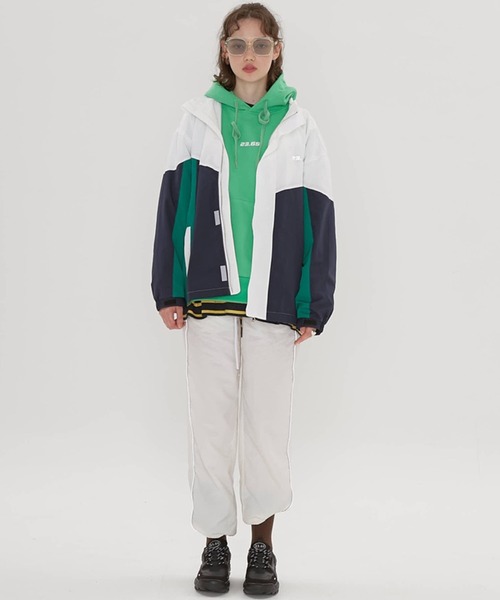 23.65（イーシプサムチョンユクオ）の「【23.65/イーシプサムチョンユクオ】V2 SNEAKER/ユニセックスボリュームソールスニーカー（スニーカー・レディース・マルチ/ホワイト/ブラック/ホワイト×ホワイト/ブラック系その他/ホワイト系その他・24.0cm/26.0cm/27.0cm/25.0cm/23.0cm）」の13枚目の写真