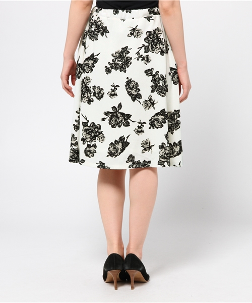 VENCEEXCHANGE（ヴァンスエクスチェンジ）の「ジャガード花柄フレアスカート（スカート・レディース・オフホワイト/ブラック/ダークブルー・MEDIUM/SMALL）」の6枚目の写真