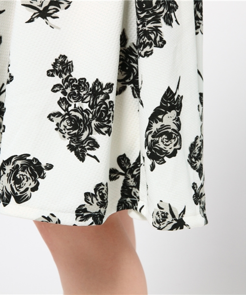 VENCEEXCHANGE（ヴァンスエクスチェンジ）の「ジャガード花柄フレアスカート（スカート・レディース・オフホワイト/ブラック/ダークブルー・MEDIUM/SMALL）」の9枚目の写真