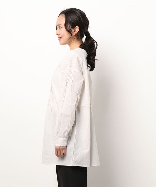 Lugnoncure(ルノンキュール)の「タックシャツ(シャツ/ブラウス・レディース・ベージュ/オフホワイト/イエロー・フリ-)」の4枚目の写真