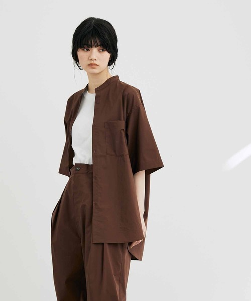 ADAM ET ROPE'（アダムエロペ）の「【TOOLIGHT】TC バンドカラーシャツ/セットアップ対応/超軽量/ストレッチ性/吸水速乾性/イージーケア（シャツ/ブラウス・メンズ・ブラック/ダークグリーン/ブラウン系その他・S/M/L/XL）」の5枚目の写真