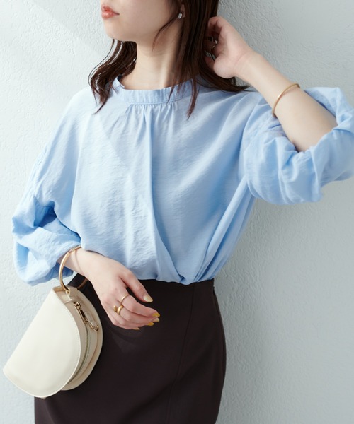 natural couture（ナチュラルクチュール）の「ギャザースリットバックシャンブラウス（シャツ/ブラウス・レディース・オフホワイト/サックスブルー/チェック/ブラック/ピンク・FREE）」の4枚目の写真