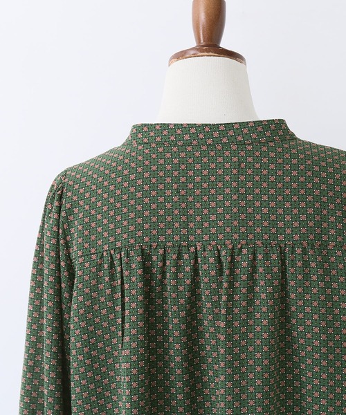 osharewalker(オシャレウォーカー)の「【廃盤】『幾何学柄ギャザーデザインブラウス』(シャツ/ブラウス・レディース・グリーン/ブラウン・1/2)」の19枚目の写真