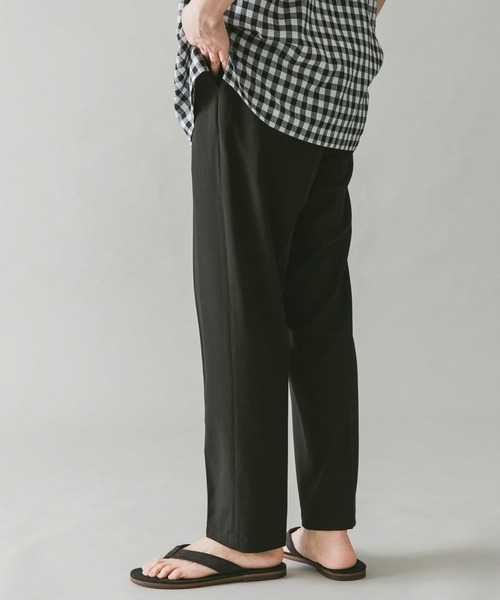 URBAN RESEARCH DOORS(アーバンリサーチドアーズ)の「ストレッチテーパードトラウザー(その他パンツ・メンズ・ブラック/ベージュ/ブラウン/グレー/カーキ/ブルー/モカ/キャメル・SMALL/MEDIUM/LARGE)」の2枚目の写真