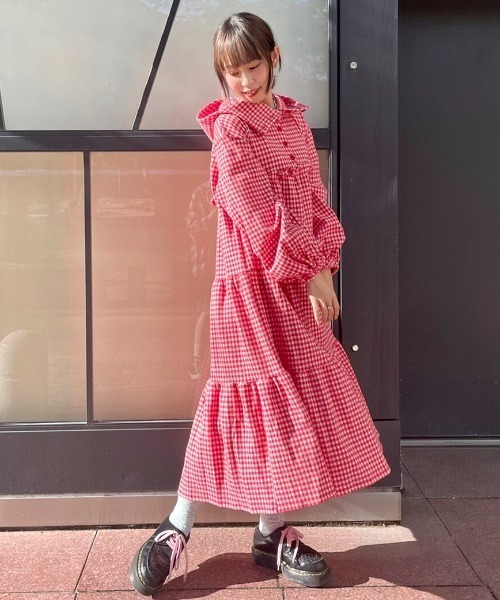 Candy Stripper（キャンディストリッパー）の「HOLIDAY GINGHAM CHECK TIERED ワンピース（ワンピース・レディース・ブラック/レッド/ブルー・2）」の20枚目の写真