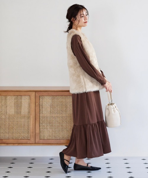 Pierrot(ピエロ)の「フェイクファーベスト(ベスト・レディース・チャコールグレー/モカ/ベージュ系その他・M)」の10枚目の写真